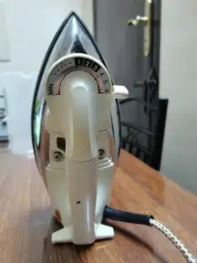 مكواه ملابس بدون بخار 1