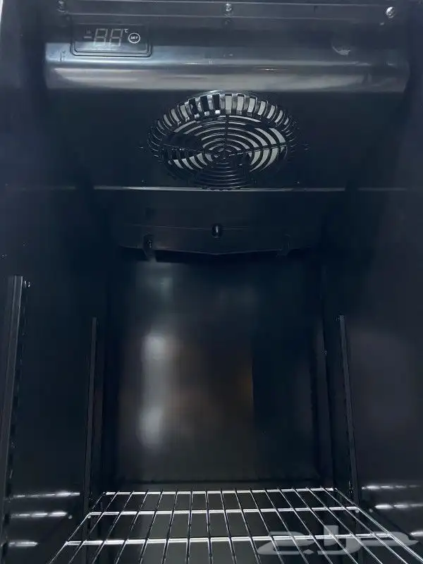 ثلاجة عرض بانكول 1 باب زجاج أسود - هدوء أثناء التشغيل 7