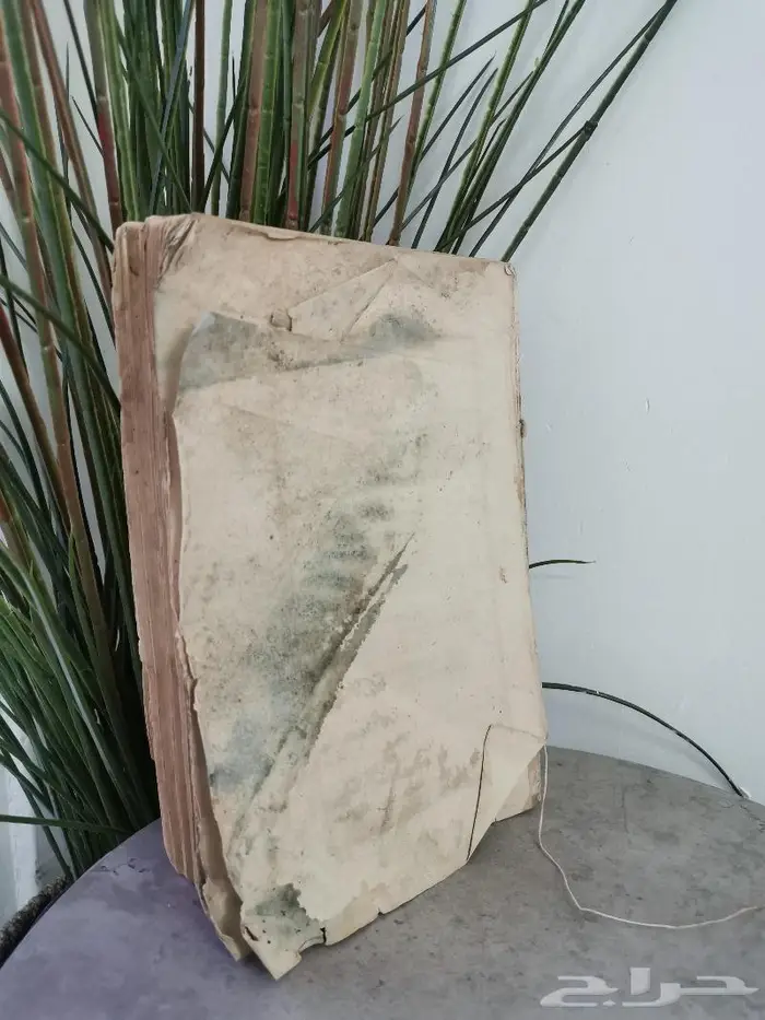 من أندر النوادر كتاب عن بعض القوانين عمره 152عام 9