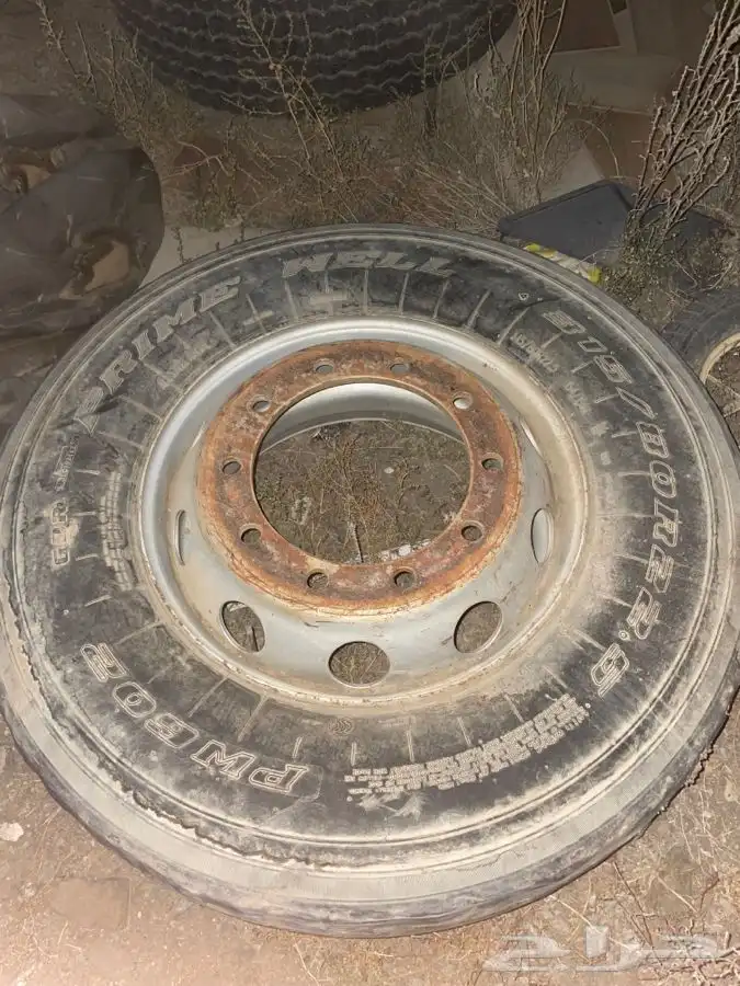 كفرات مع الجنوط مقاس 22.5 7