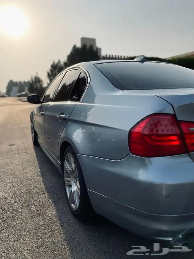 بي ام دبليو الفئة الثالثة E323i موديل 2012 7