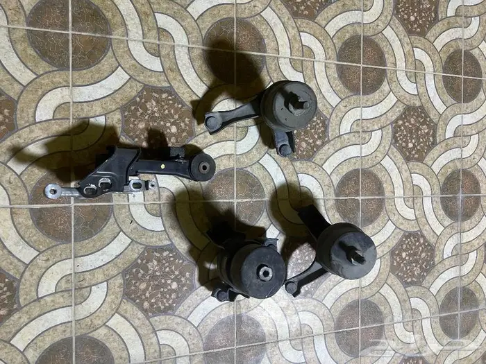 للبيع قطع غيار تويوتا كامري 2014 اصليه وكاله 9