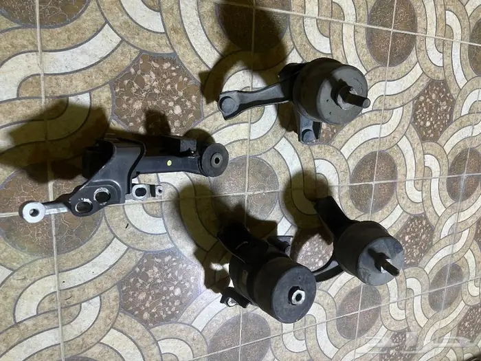 للبيع قطع غيار تويوتا كامري 2014 اصليه وكاله 10