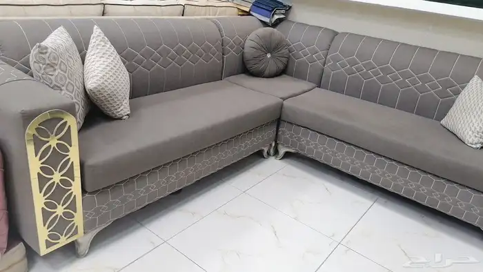 تفصيل الكنب والباطرمه والمساند والستائر حسب الطلب والتصميم و 5