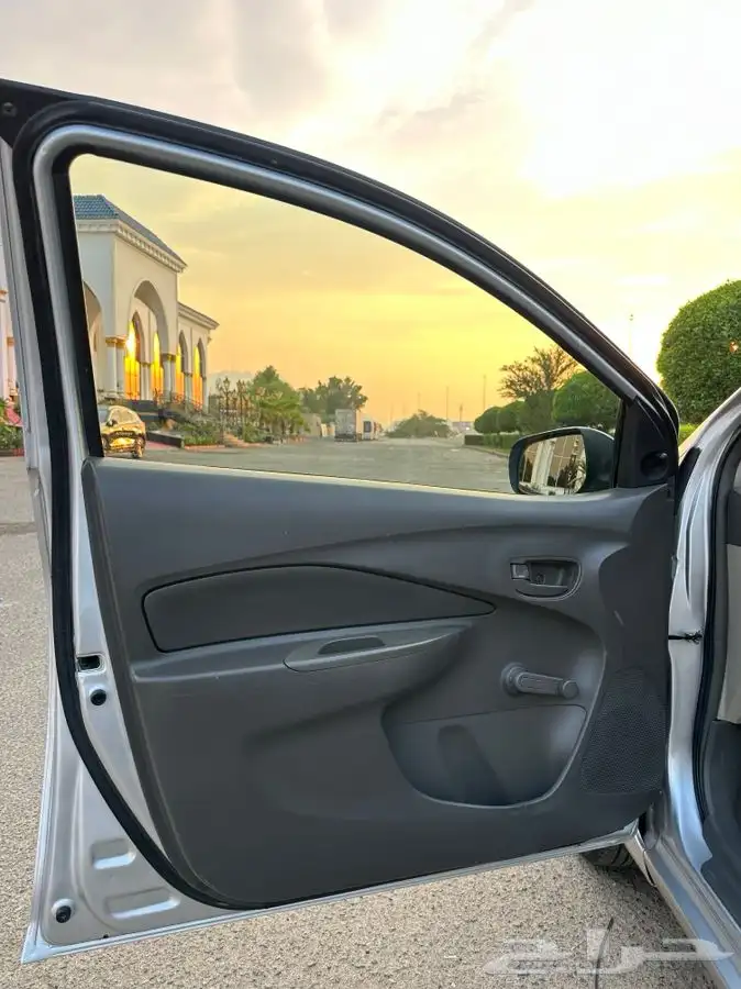 ( مباع ) تويوتا يارس 2012 5