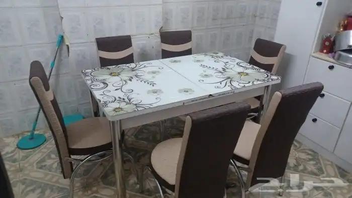 طاولات خشب رخام زجاج جودة قوية وكراسي مريحة جديد بلكرتون 25