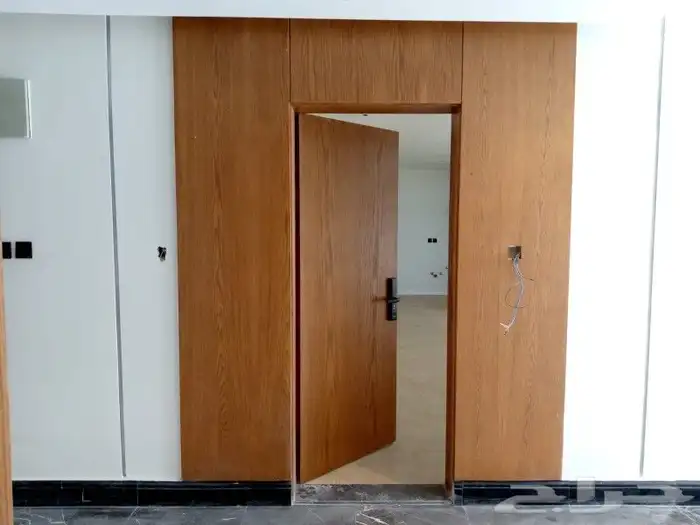 متخصصون في صناعة الابواب الخشبية والخزائن وطاولات المجالس وا 5