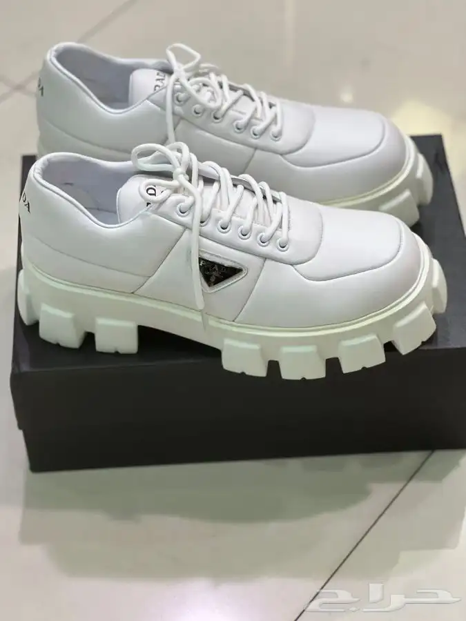 شوزات برادا 9