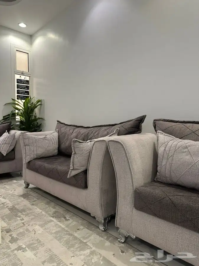 غرفة جلسة نظيفة جدا 2