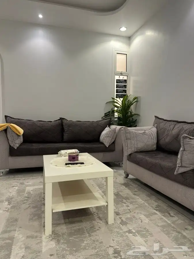 غرفة جلسة نظيفة جدا 1