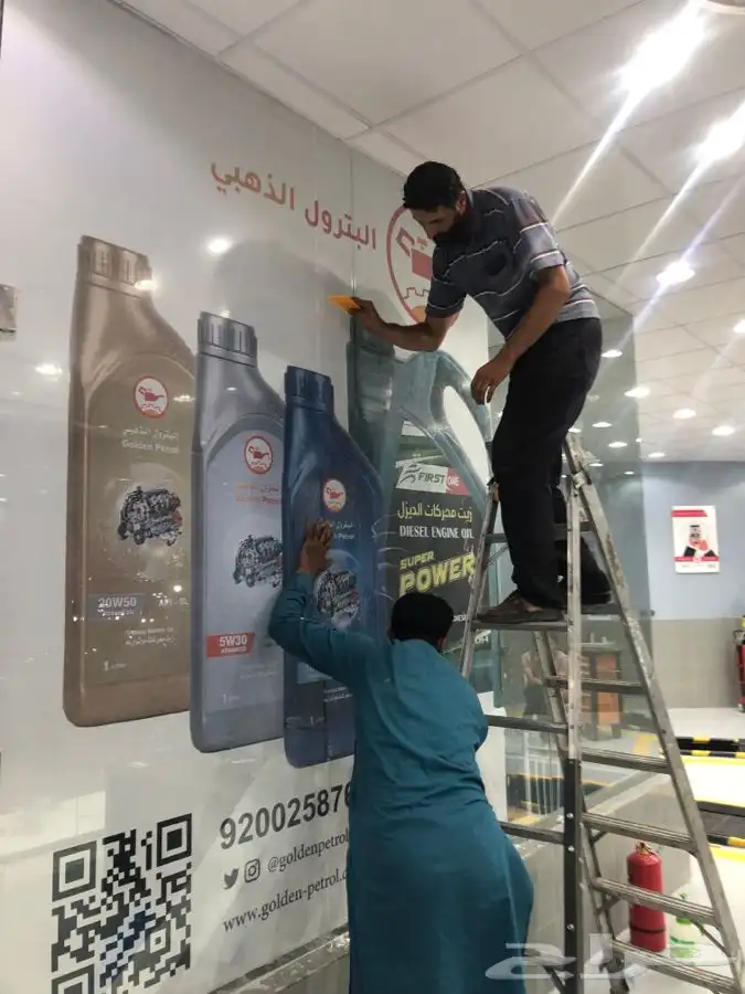 لوحات محلات كلادينج حروف بارزة طباعة و تركيب بانر و استيكر 44