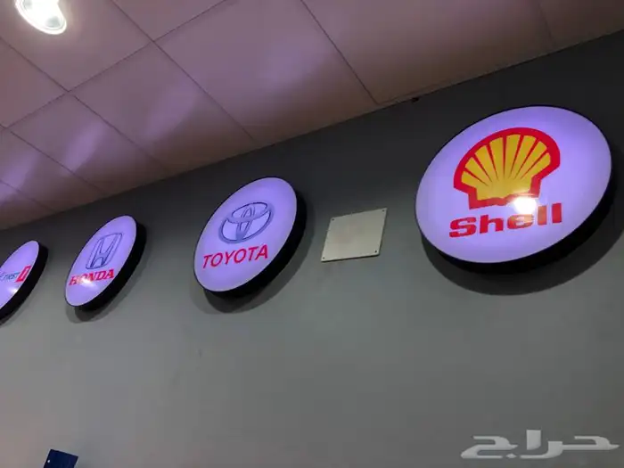 واجهات كلادينج لوحات محلات حروف بارزة طباعة استيكرات و بانر 36