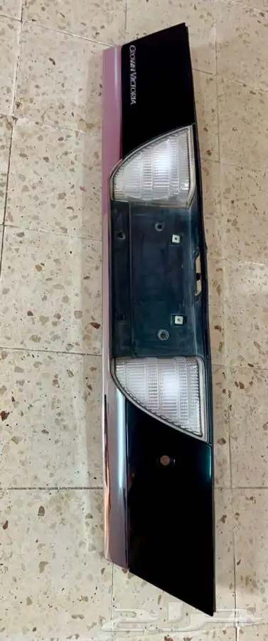 عاكس فورد فكتوريا 1