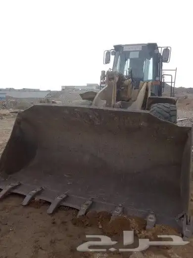بوكلين فولفو 460مع الدقاق للايجار في أي مكان في المدينة المن 2