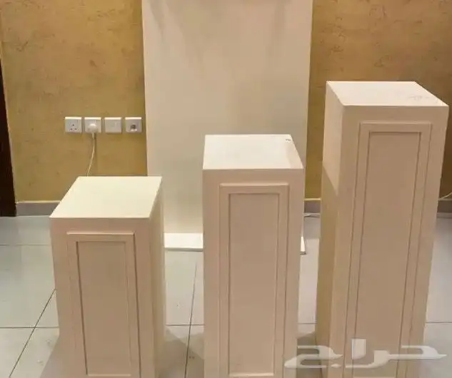 طقم طاولات اكريلك وطاولات واستاندات اسطوانية ومدخل استقبال 8