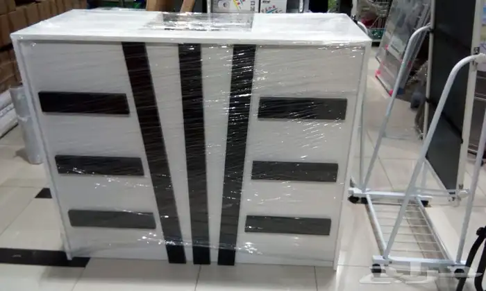 ديكورات محلات التجاريه. كاشير مكتب طاولات عرض 13