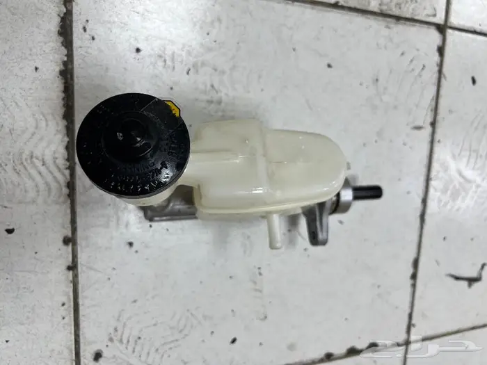 للبيع قطع غيار تويوتا هايلوكس موديل 2015 63