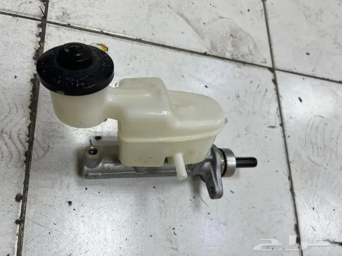 للبيع قطع غيار تويوتا هايلوكس موديل 2015 64