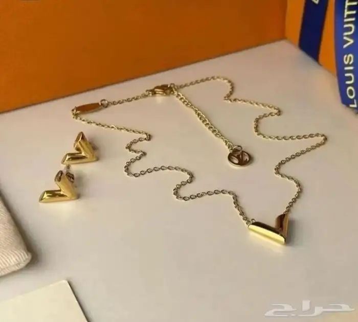 سلسال وحلق ماركات لويس فيتون وقوتشي كارتير 130 عروض هدايا 29