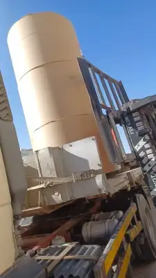 ايجار شاحنات تريلات سطحات جوانب لنقل البضائع 1