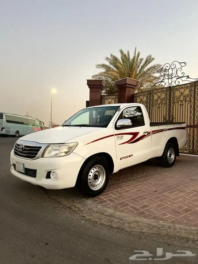 هايلوكس 4 1 0 2 GLX تم البيع 17