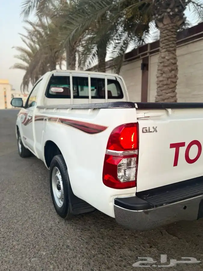 هايلوكس 4 1 0 2 GLX تم البيع 7