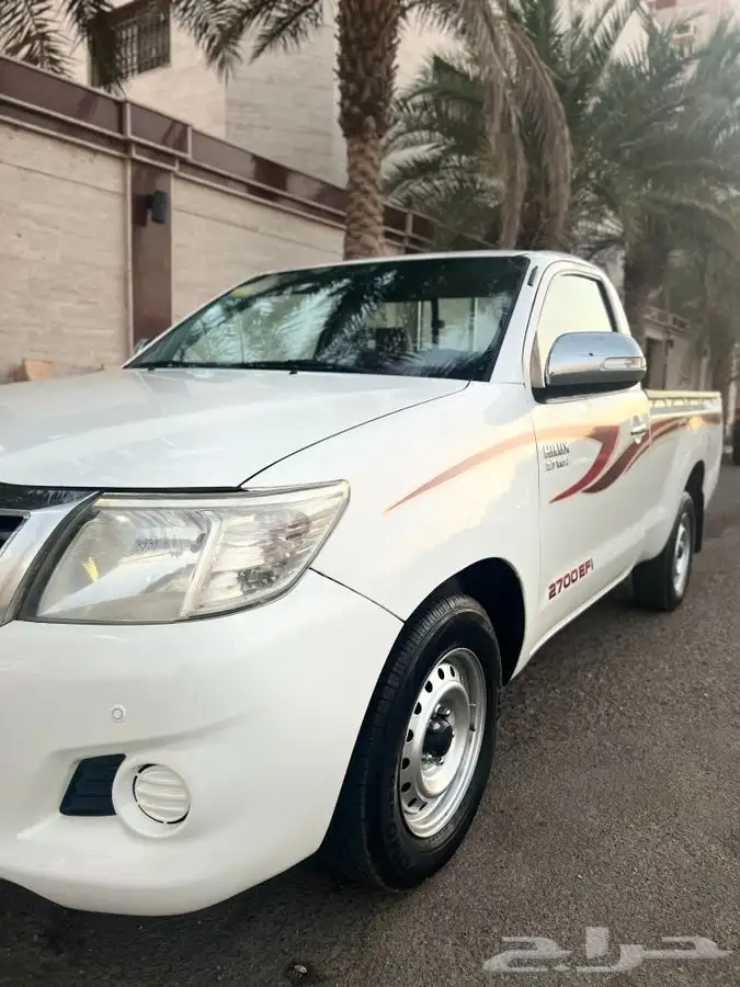 هايلوكس 4 1 0 2 GLX تم البيع 3