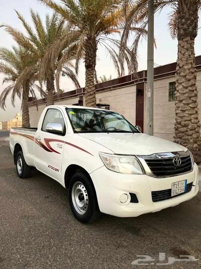 هايلوكس 4 1 0 2 GLX تم البيع 12
