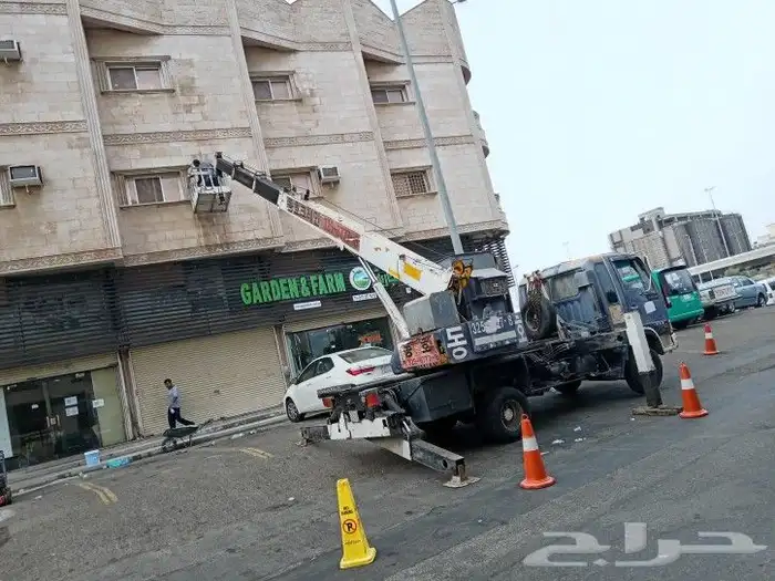 ونش كرين شغال في اليوم وا الساعه 1