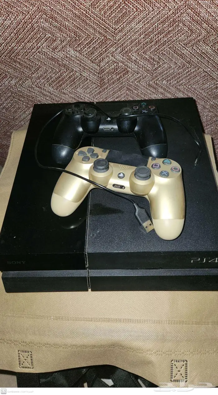 بلايستيشن 4 مستعمل مع يدين للبيع 0