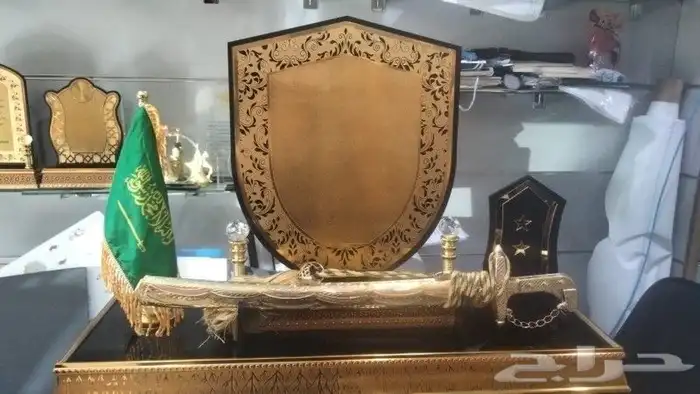دروع بأنواعها وسيوف ومشالح وأطقم هدايا للمناسبات 4