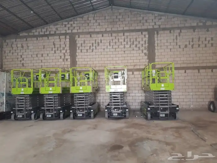 سيزر لفت للإيجار. Scissor lift for rent 4