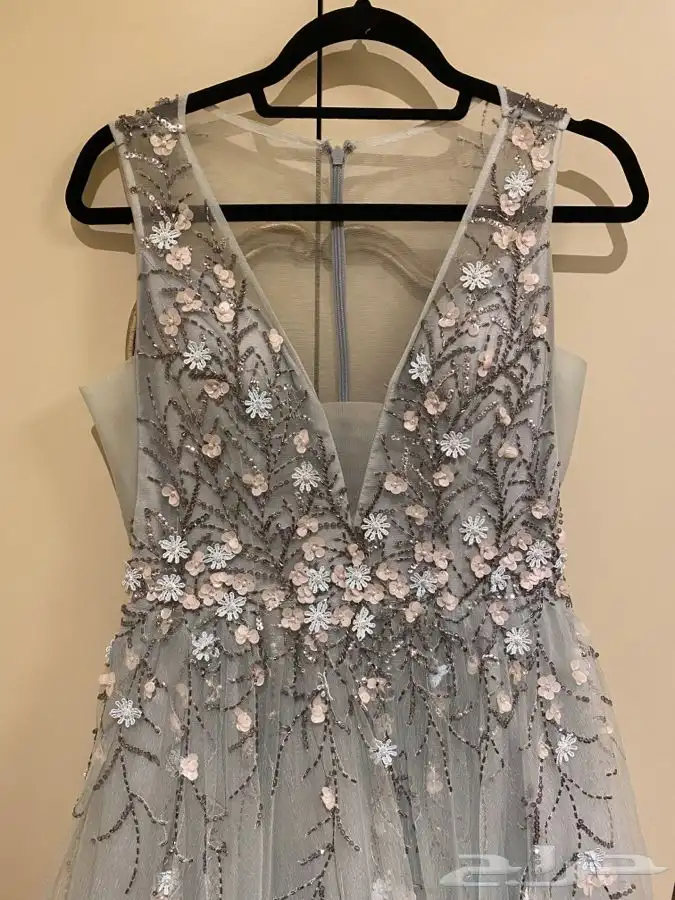 للبيع فستان مقاس ميديم براند Basix black label 3