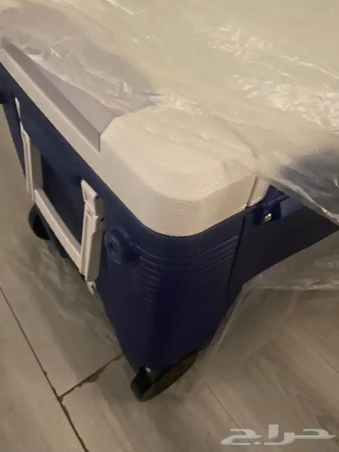 جديد باقي واحد ثلاجة للسفريات والسياره بالكرتون مع الشاحن 1