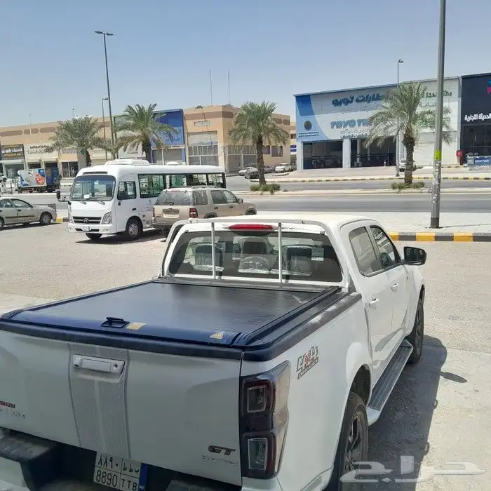 غطاء حوض ايسوزو ديمكس غمارتين 2023 قابل للسحب 3