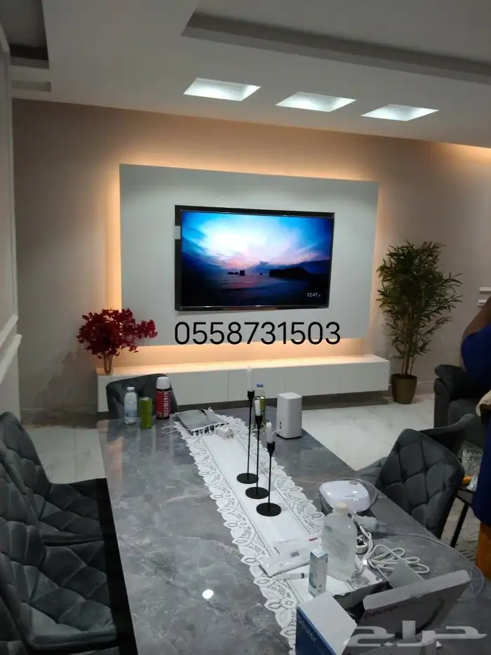 ديكور خلفيات شاشات وتفصيل جميع الرفوف والطاولات والدواليب 1