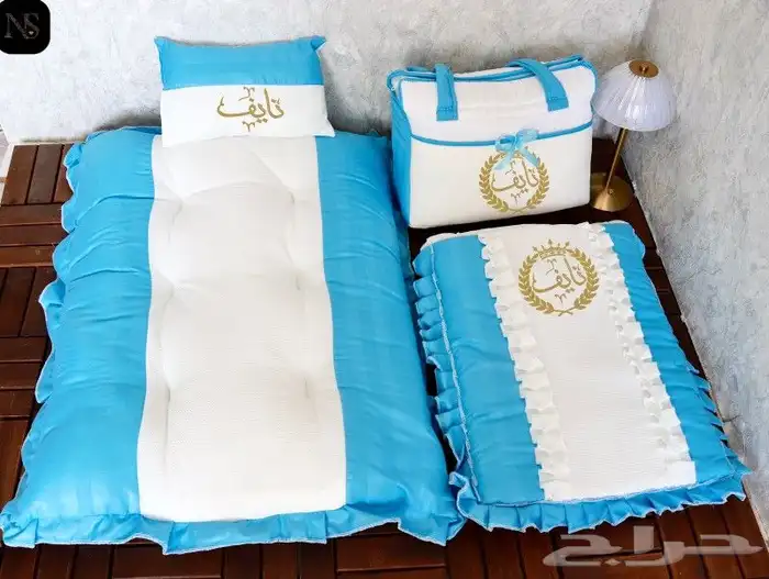 طقم مواليد مكتمل بالاسم الوان مميزه 0