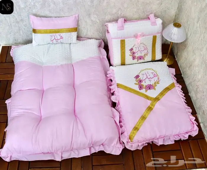 طقم مواليد مكتمل بالاسم الوان مميزه 9