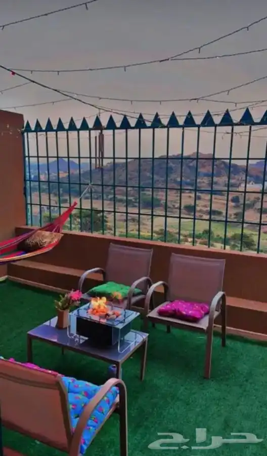 السودة بجلسة خارجية داخل السكن اطلالة خاصة 3