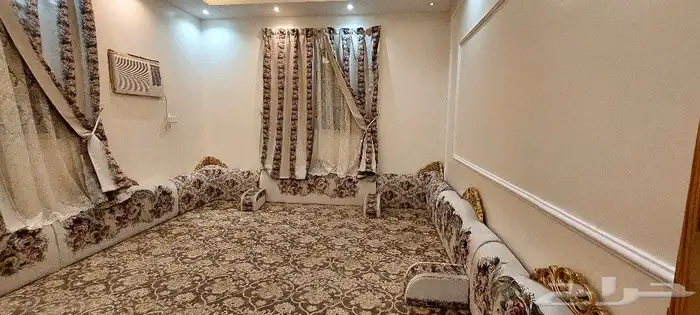 جلسه ارضيه مع فرش نظيفه 1