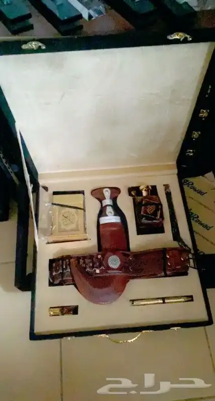 دروع هدايا وسيوف ومشالح 0