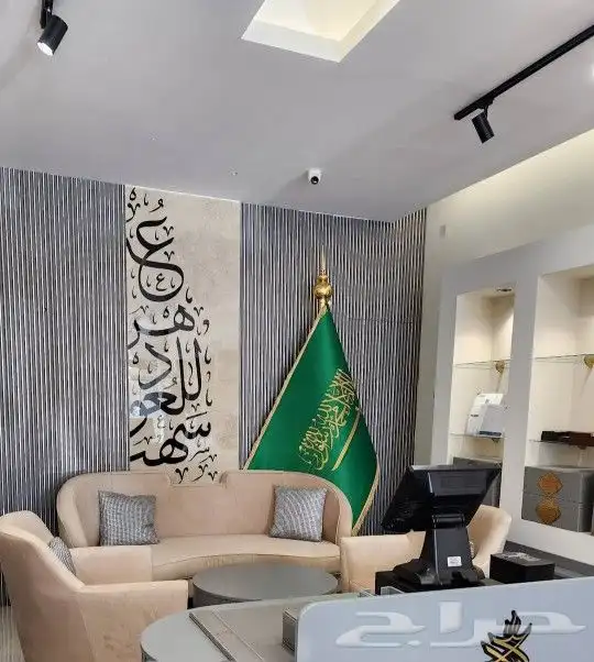 علم مكتب سارية علم مكتبي كبير علم ذهبي علم مجلس علم صالة 12