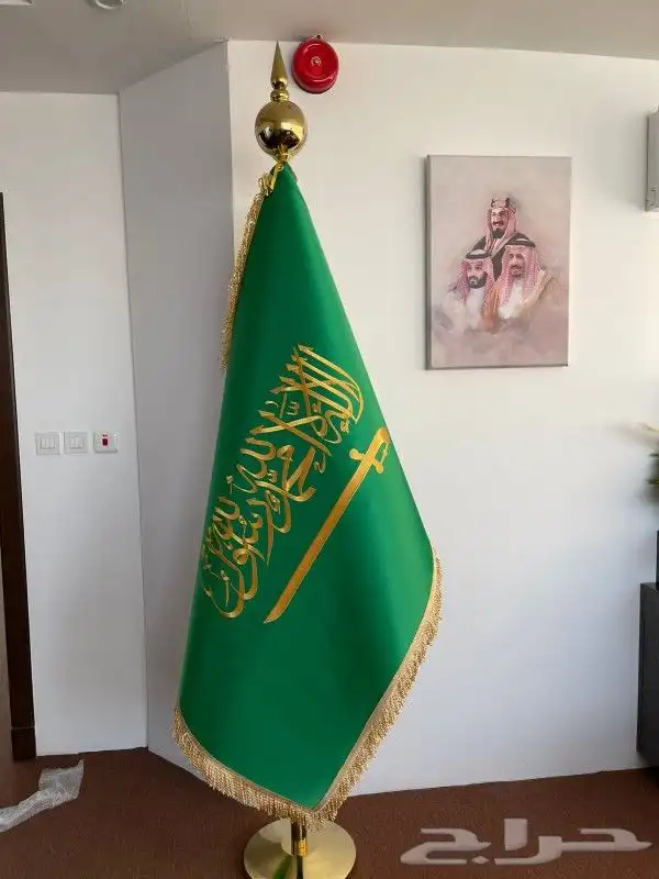 علم مكتب سارية علم مكتبي كبير علم ذهبي علم مجلس علم صالة 6