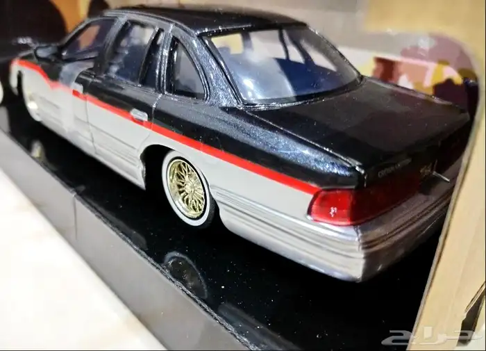 مجسم فورد كراون فكتوريا 4