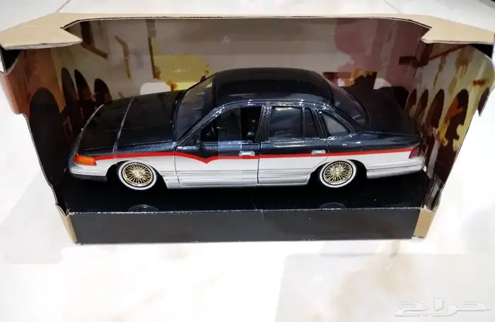 مجسم فورد كراون فكتوريا 2