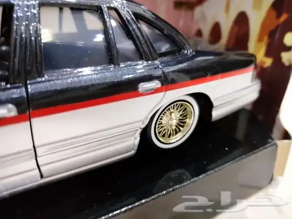 مجسم فورد كراون فكتوريا 8