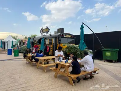 فود ترك برجر هوت دوج فرايز نودلز Food Truck Burger hotdog 1