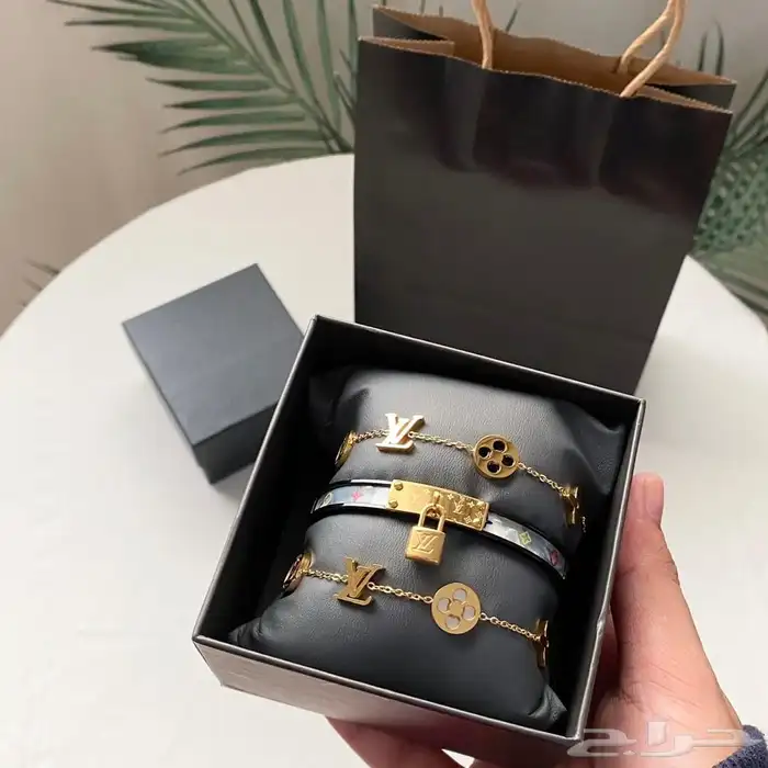 ماركات اساوركارتيرقوتشي لويس فيتون ملحقات الماركة هديه 150 50