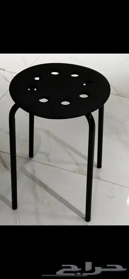 طاوله خشب ابيض اطفال وكراسي احمر واسود ( تتوفر كميه) 1