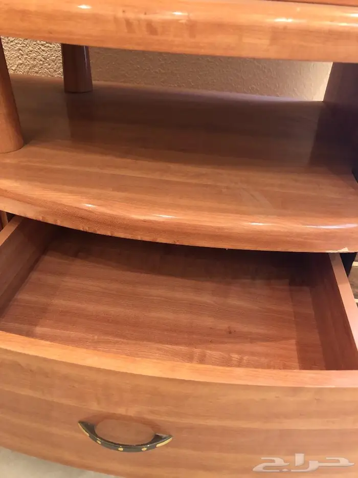 دولاب تلفزيون كبير للبيع جديد تقريبا 2